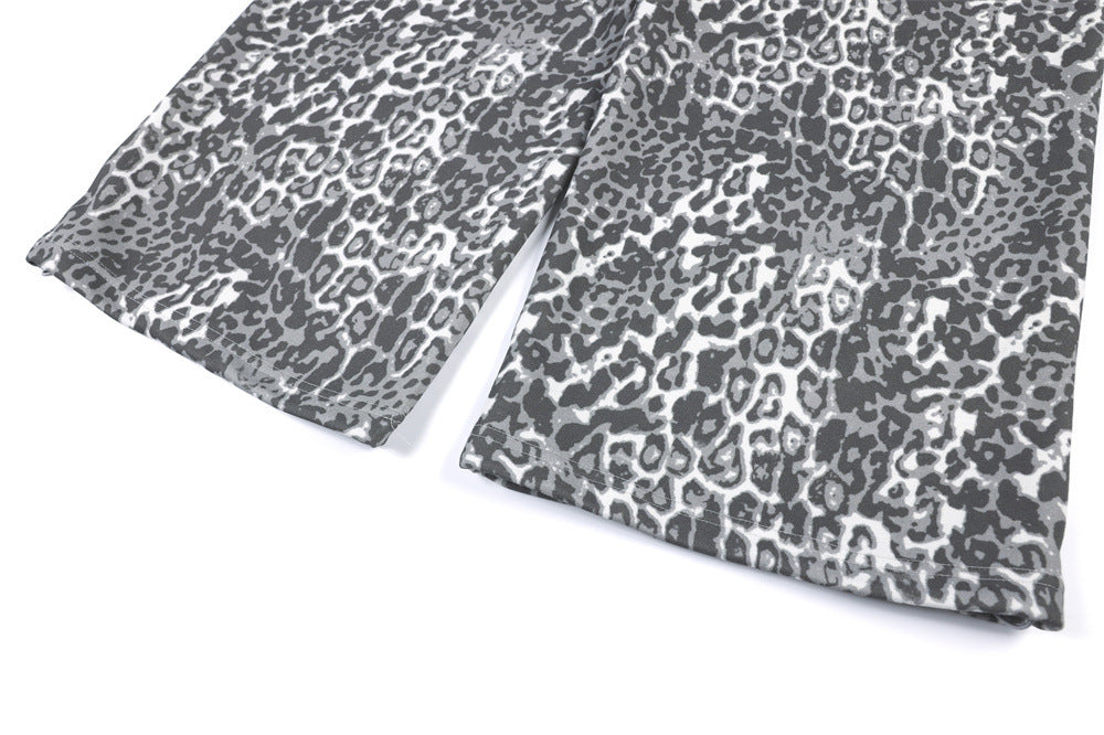 Pantalon de survêtement homme à jambes larges – Imprimé léopard gris avec broderie au dos