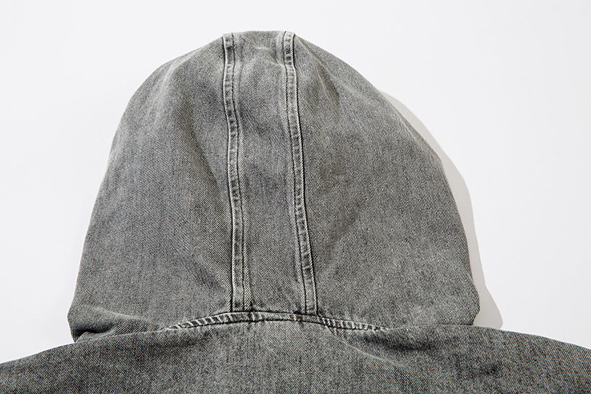 Sweat à capuche en denim délavé et déchiré – Broderie SMK, ourlet brut et détails usés