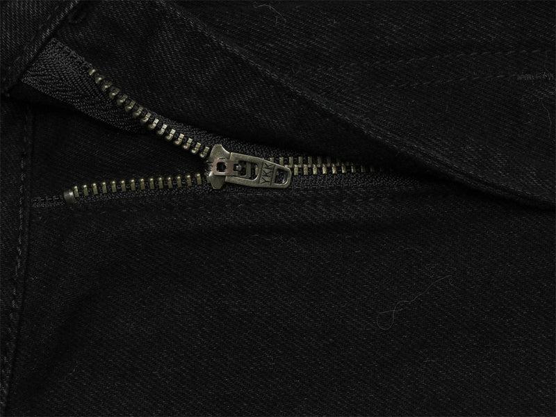 Jean flare noir homme avec détails cloutés et poches arrière en similicuir PU