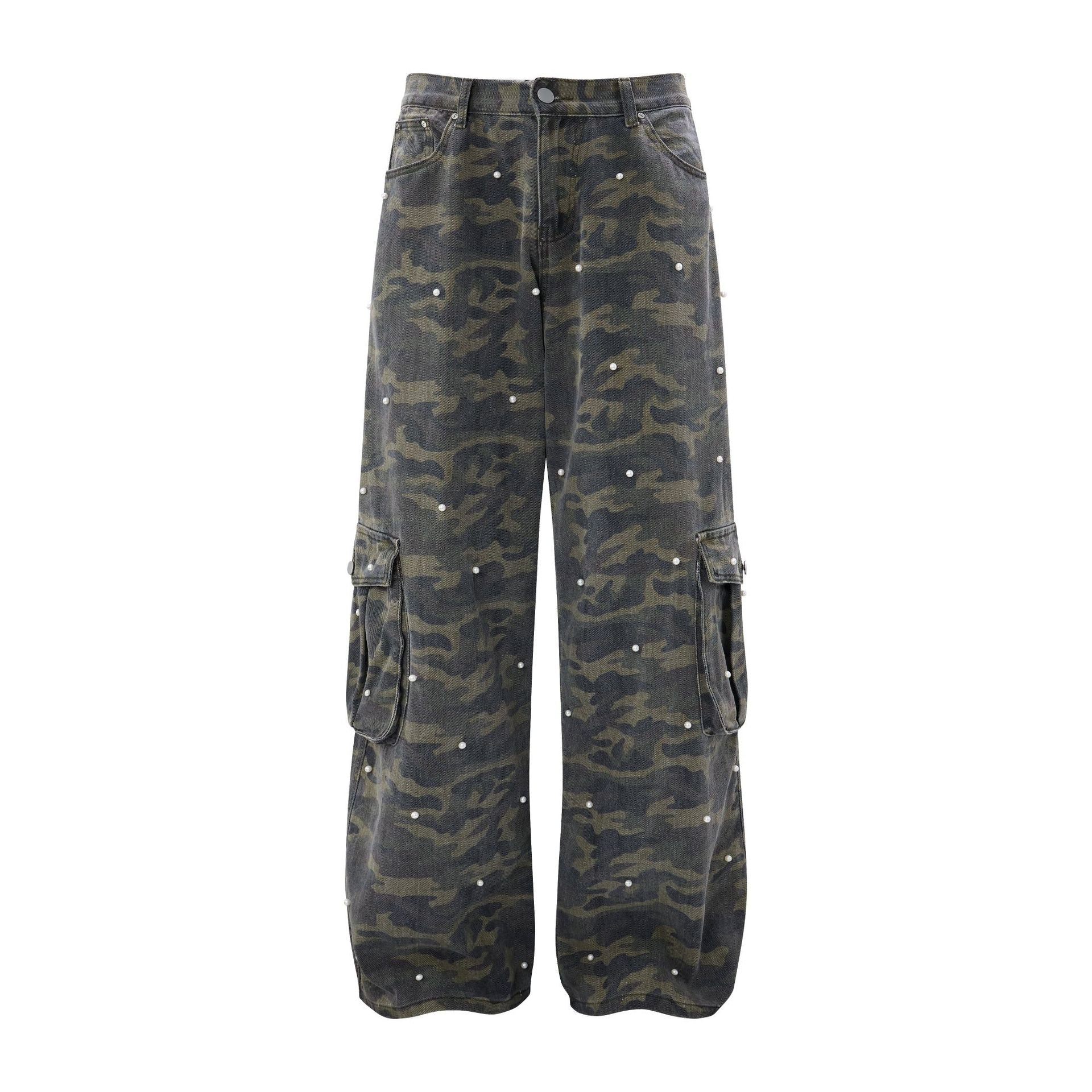 Pantalon cargo en denim camouflage à jambes larges, ornements en perles et poches cargo à rabat, vues avant et arrière