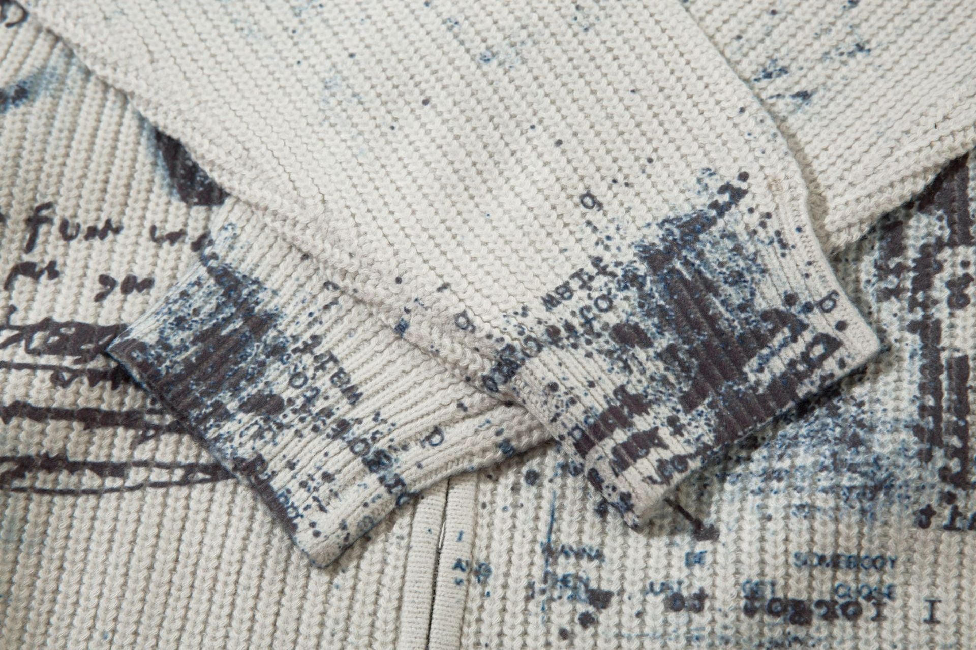 Veste pull zippée en maille imprimée ours graffiti – Col montant, éclaboussures d’encre, vintage