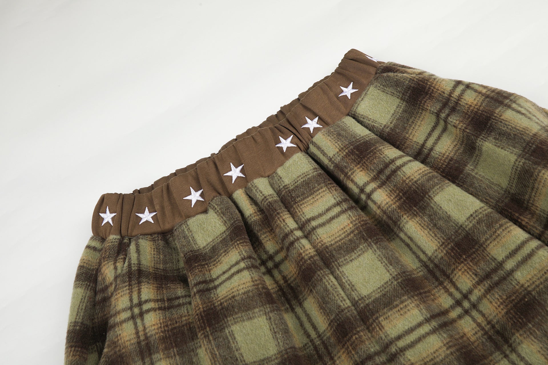 Plaid Wide-Leg Pants with Star Waistband – Oversized Retro Streetwear Trousers