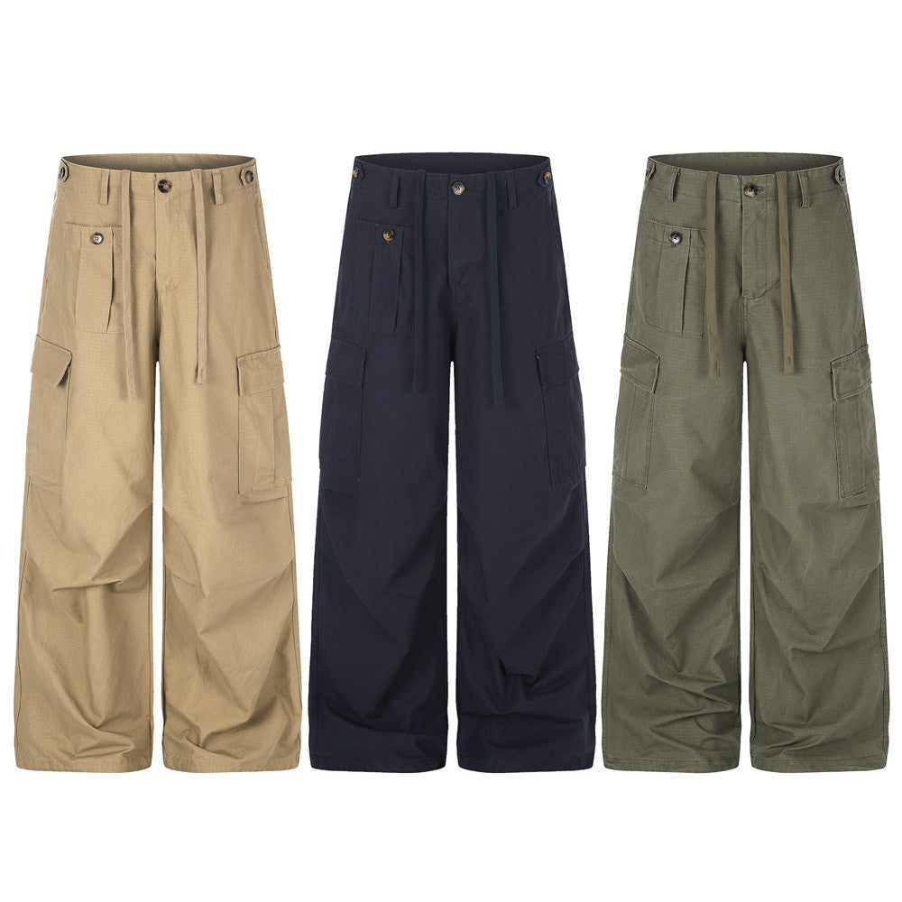 Pantalon cargo homme ample à jambes larges, bleu marine, avec design utilitaire multi-poches et plis sur le devant