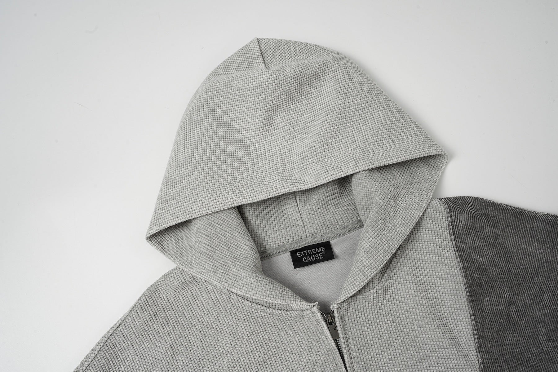 Sweat à capuche zippé quart de zip en maille gaufrée – Design bicolore déconstruit