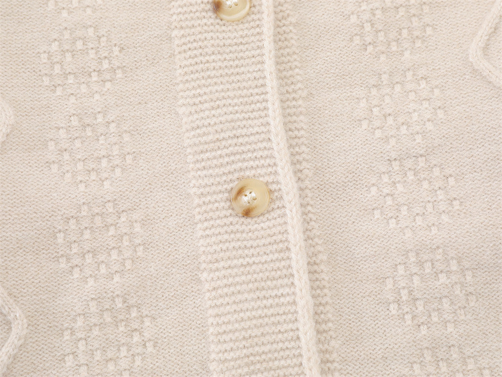 Cardigan en maille brodé de fleurs – Jacquard losanges boutonné