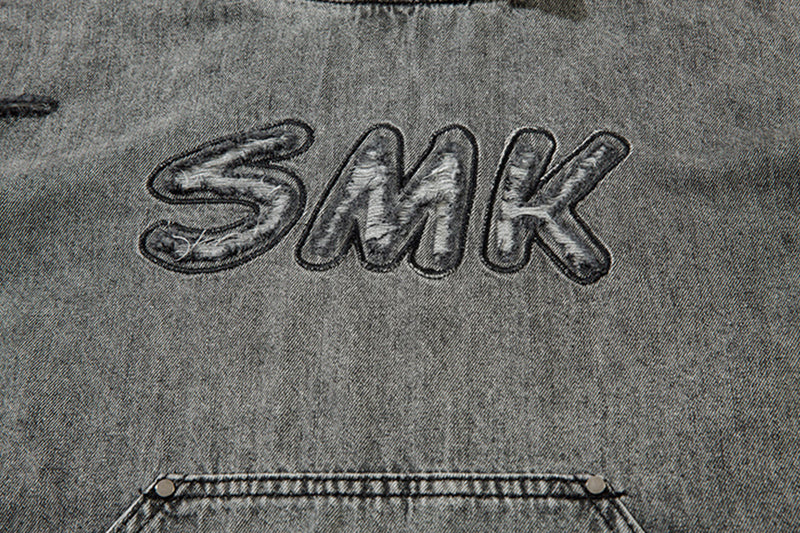 Sweat à capuche en denim délavé et déchiré – Broderie SMK, ourlet brut et détails usés