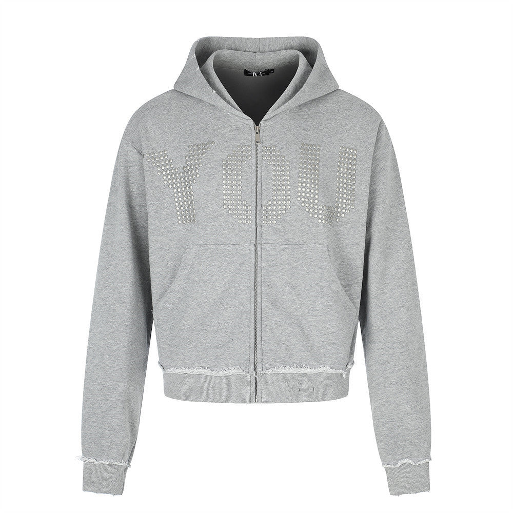 Hoodie zippé gris avec inscription YOU ornée de perles sur la poitrine, ourlet brut et détails aux poignets, vue de face et de dos