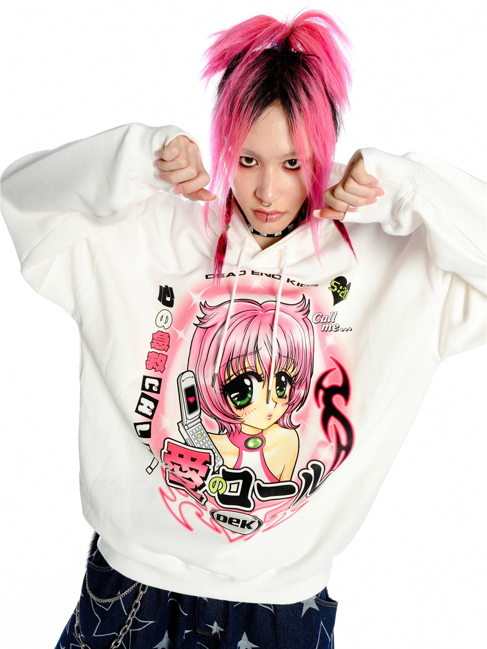 With pink hair, a person exudes playfulness in the Seakoff Y2K Aesthetic Anime Hoodie. The retro manga girl graphic and kawaii phone design truly embody the kawaii style as they strike a fun pose, tugging at the hood&