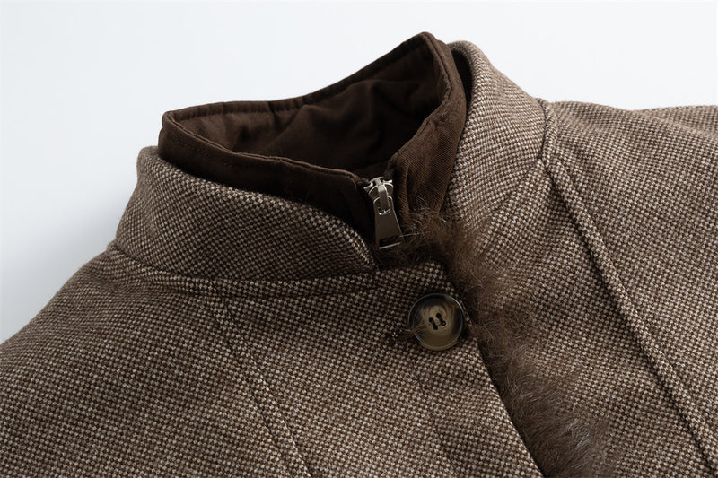 Retro-Tweedjacke mit Stehkragen, Kunstpelzbesatz und gestepptem Futter