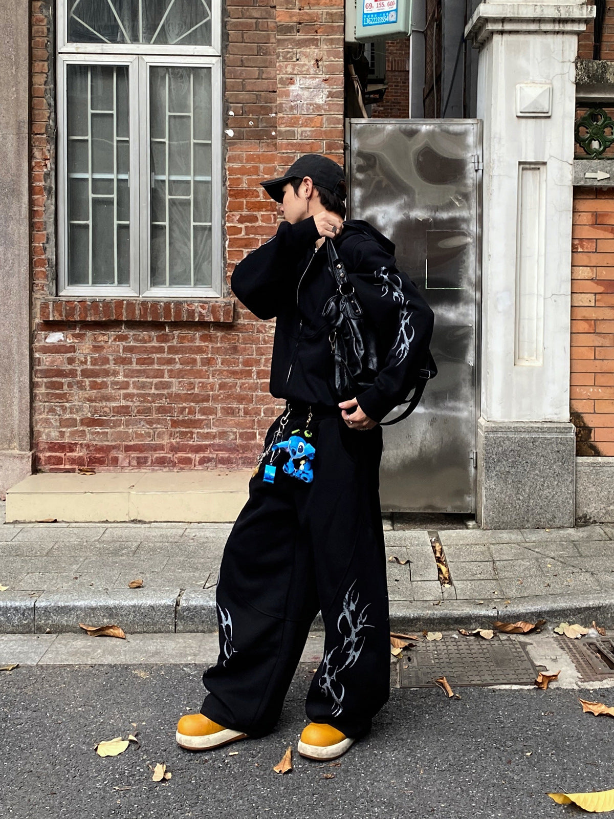 Sudadera extragrande con capucha y cremallera y estampado tribal — Conjunto urbano