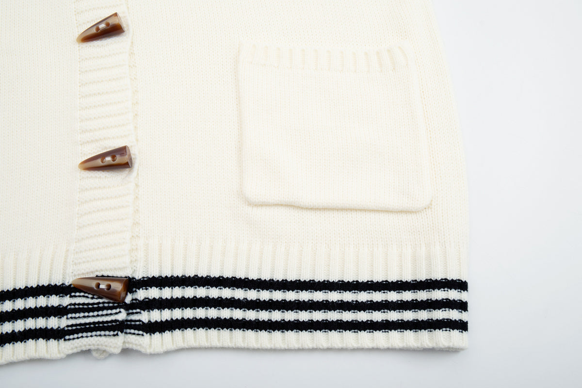 Strickcardigan mit Baseball-Stickerei und Knebelknöpfen