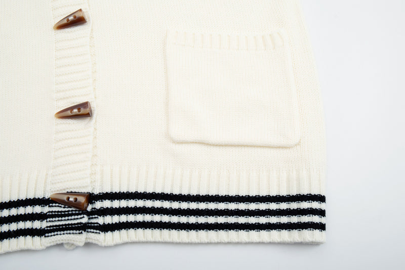 Strickcardigan mit Baseball-Stickerei und Knebelknöpfen