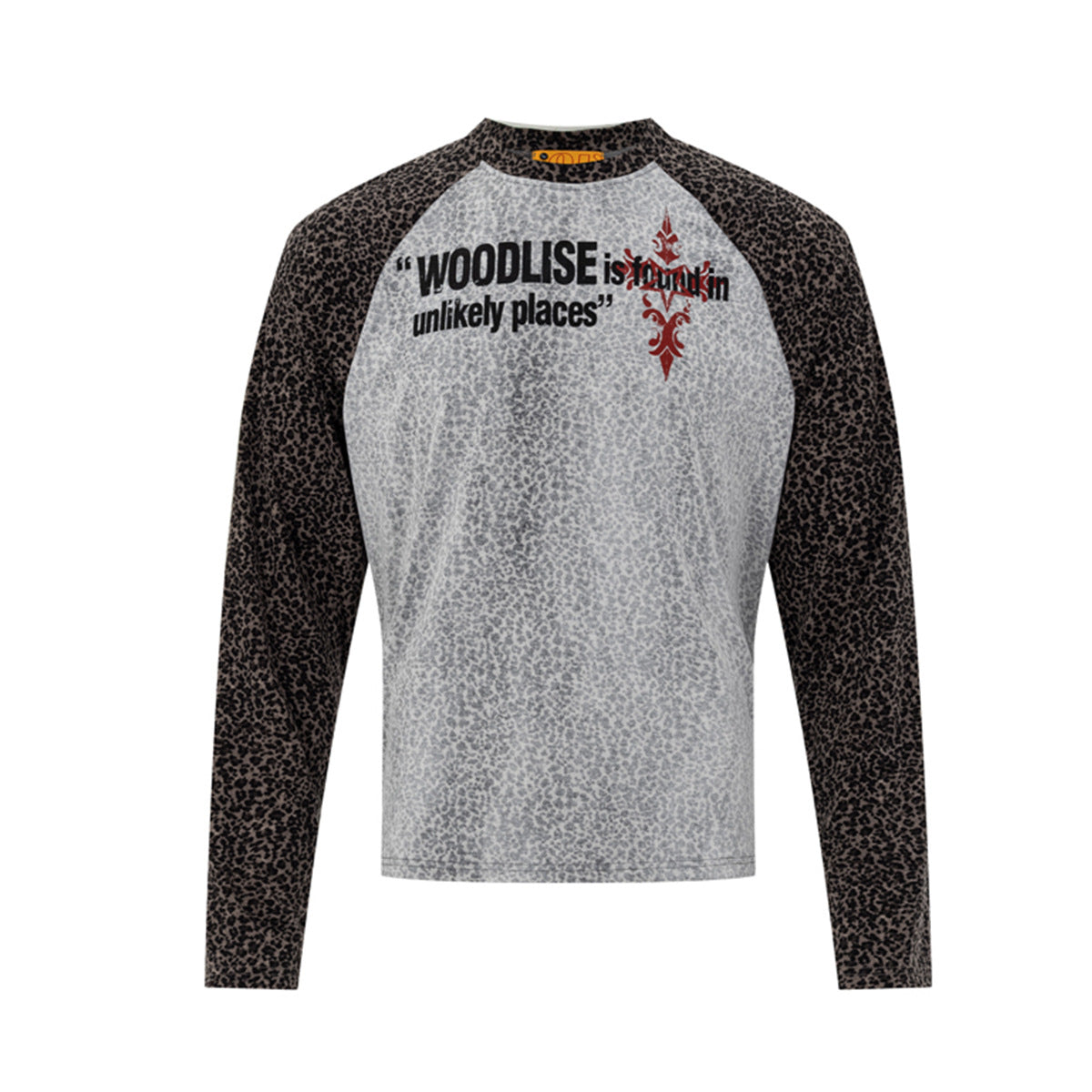 T-shirt raglan à manches longues, manches contrastantes à imprimé léopard foncé et slogan Woodlise sur un corps gris chiné