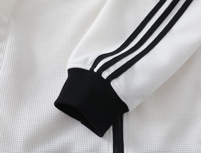 Retro-Soccer-Trainingsjacke & Wide-Leg-Trainingshose – Stickabzeichen, Streifen