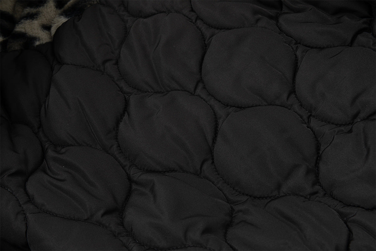 Schwarze Kunstlederjacke mit Kapuze – zweireihig mit Kapuze aus Leoparden-Kunstfell
