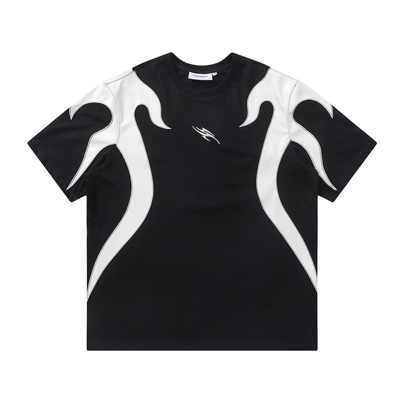 Oversized-T-Shirt für Herren mit kurzen Ärmeln in Schwarz, weißen Flammentotem-Patchwork-Einsätzen und gesticktem Logo auf der Brust