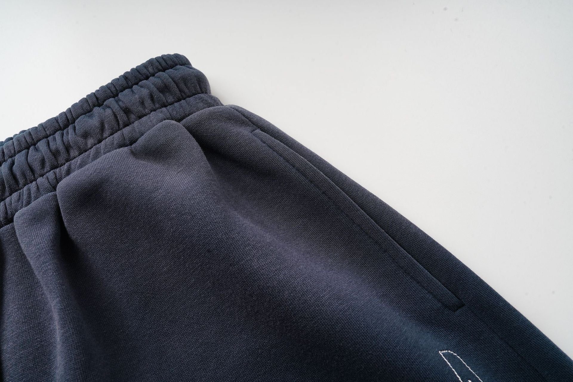 Sweatpants mit weitem Bein, Retro-Grafikpatch und geradem Schnitt