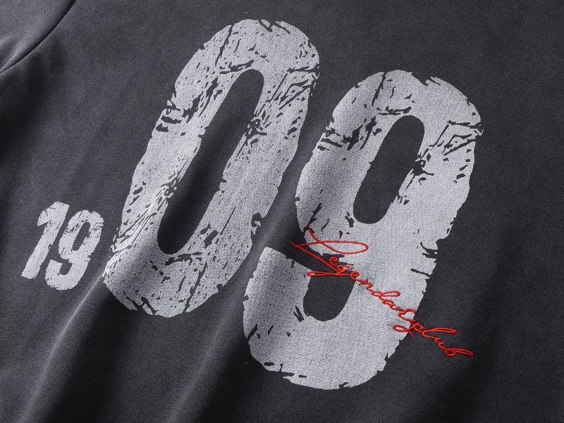Sudadera de hombre con efecto de dos piezas – Gráfico desgastado «09» y estilo urbano lavado