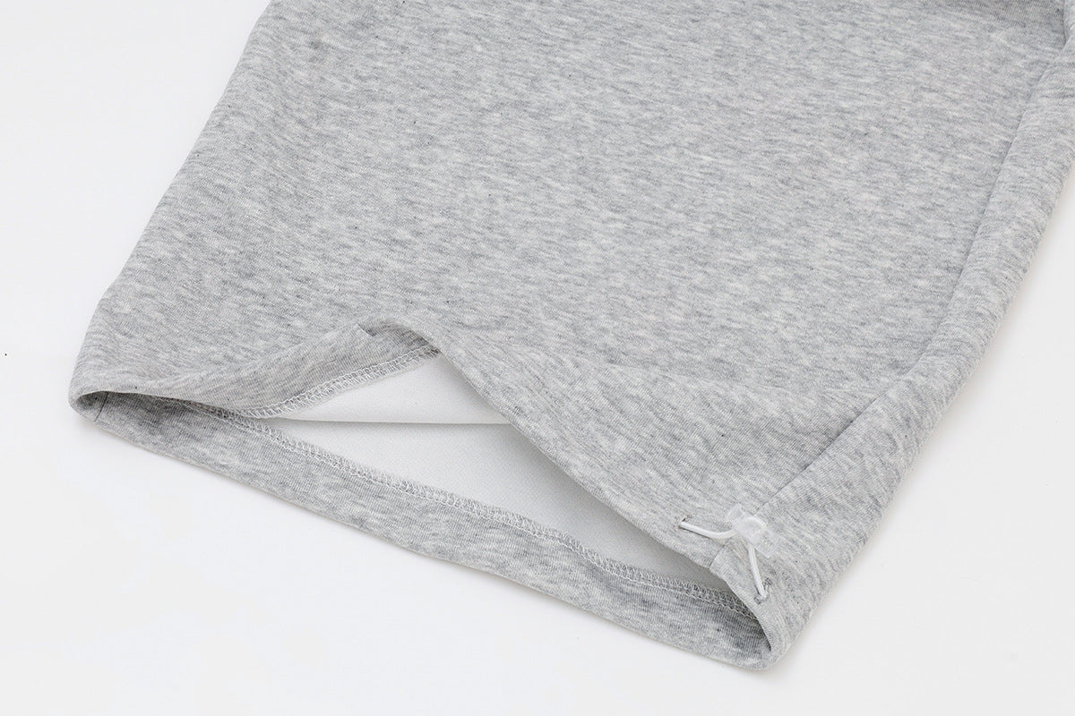 Jogginghose mit weitem Bein zum Hineinschlüpfen, gestreiftem Bund und Gothic-Grafikprint