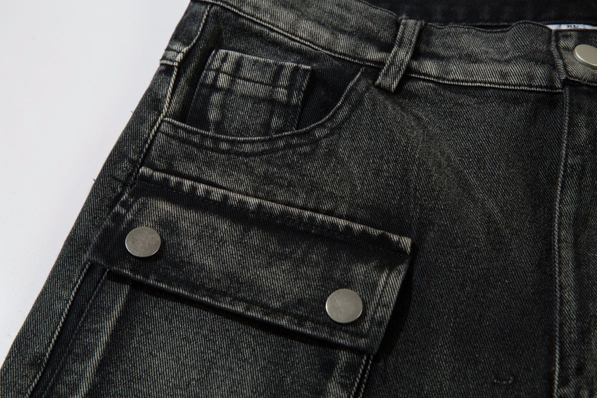 Wide-Leg Cargo Jeans with Barbed Wire Embroidery – Baggy Streetwear Denim