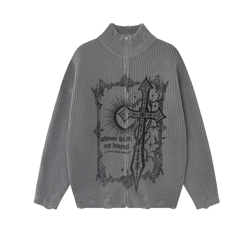 Pull oversize à col roulé zippé en grosse maille délavée, imprimé croix gothique, coloris gris, vue de face