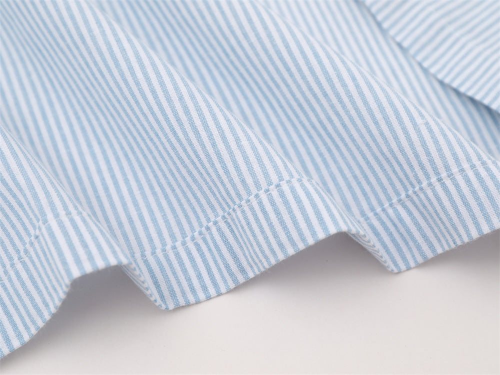 Gestreiftes Langarmhemd mit Button-down-Kragen und übergroßer R.C.-Buchstabenapplikation