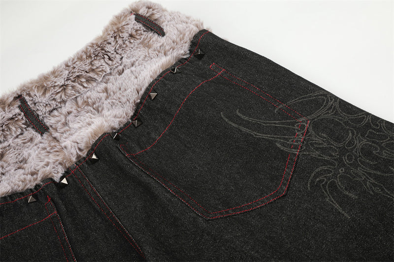 Schwarze Wide-Leg-Jeans mit Kunstfell-Kontrastbund und Nieten-Details