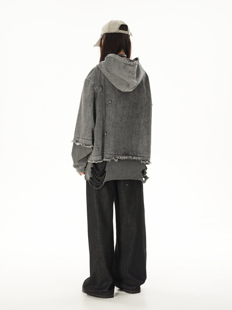 Sweat à capuche en denim délavé et déchiré – Broderie SMK, ourlet brut et détails usés