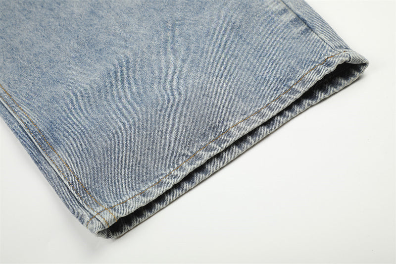 Jean large déchiré pour homme avec ornements en strass et étoiles