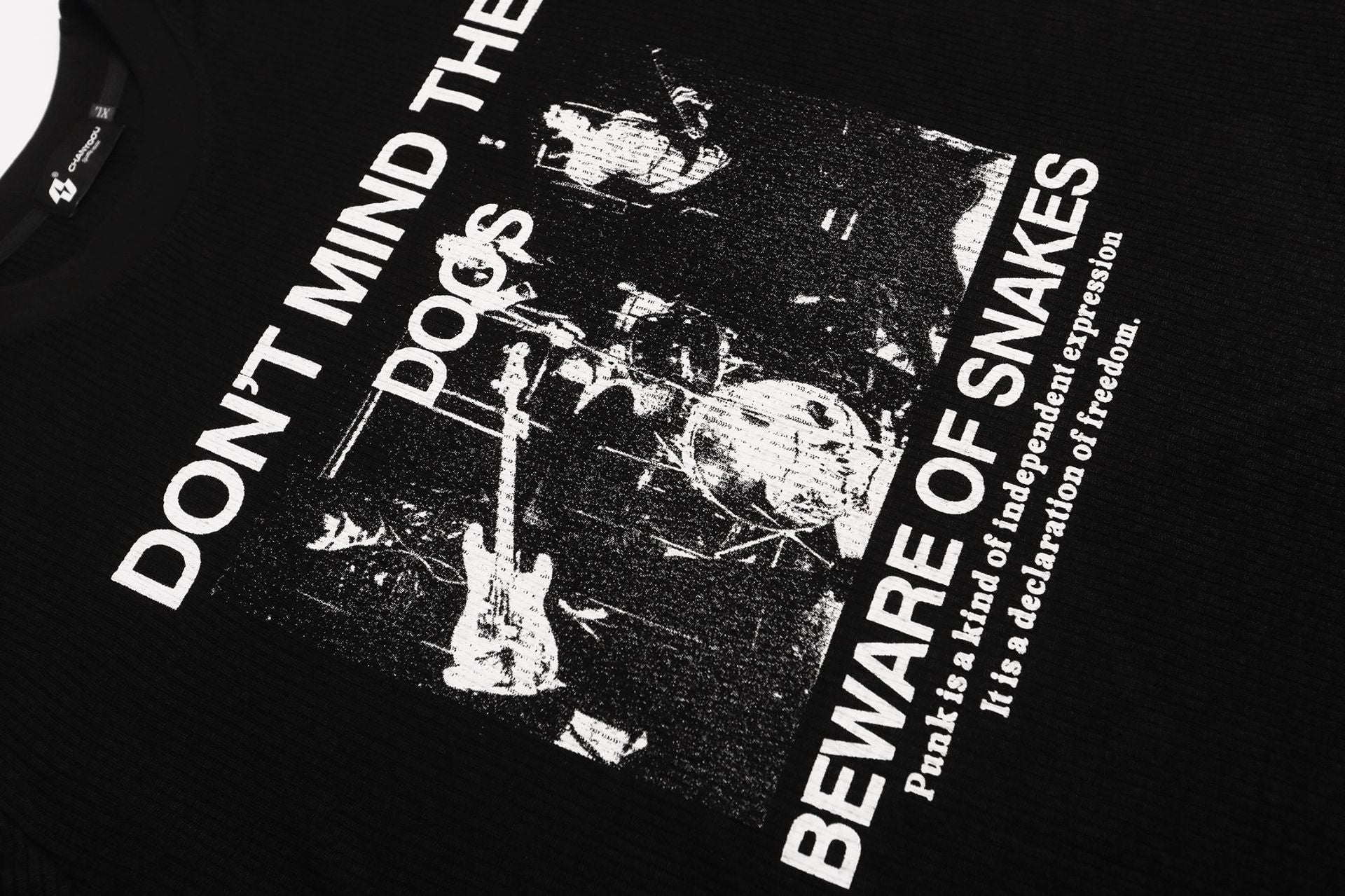 Camiseta de Manga Larga con Gráfico – Estampado de Banda Punk, Cuello Redondo y Punto Waffle