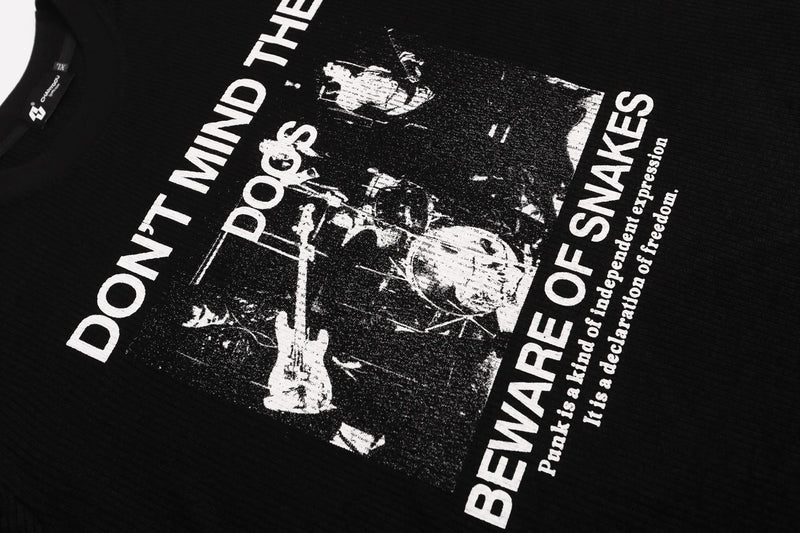 Camiseta de Manga Larga con Gráfico – Estampado de Banda Punk, Cuello Redondo y Punto Waffle