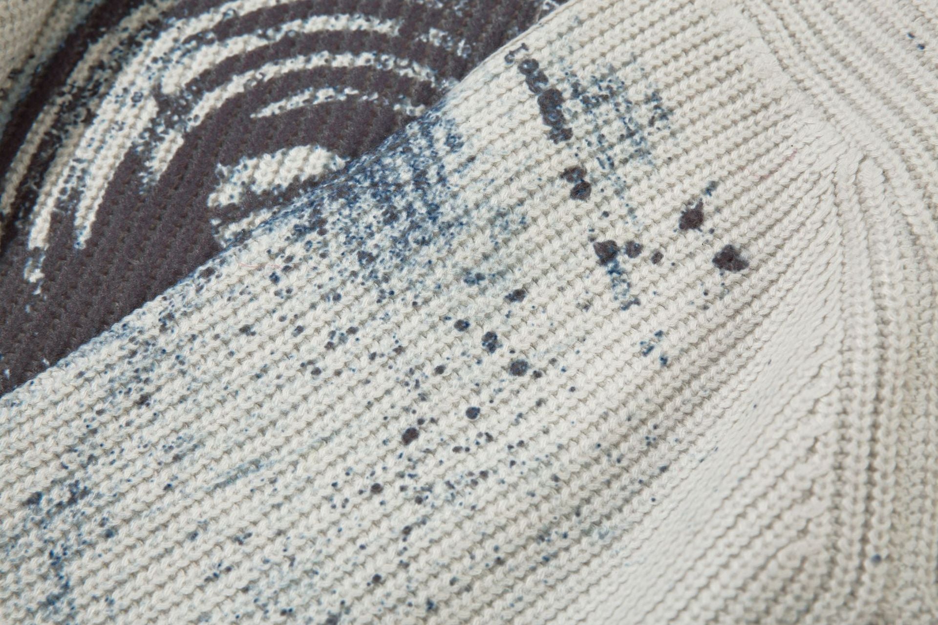 Veste pull zippée en maille imprimée ours graffiti – Col montant, éclaboussures d’encre, vintage