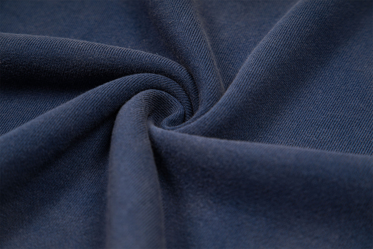 Sudadera de media cremallera con lavado desgastado, parche heráldico y estampado gótico — Azul marino