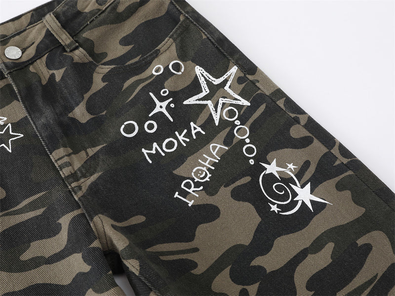 Jean flare homme camouflage avec imprimé étoiles et lettres – Denim bell-bottom streetwear