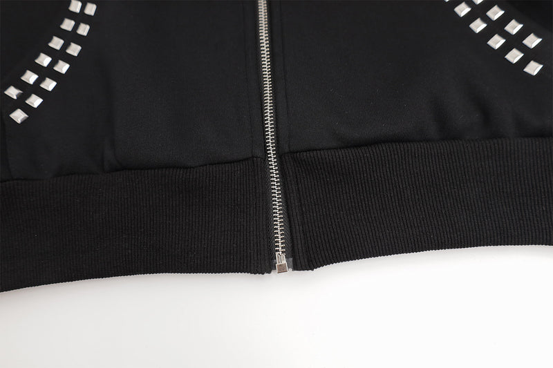 Sweat à capuche zippé court avec capuche cloutée et broderie croix