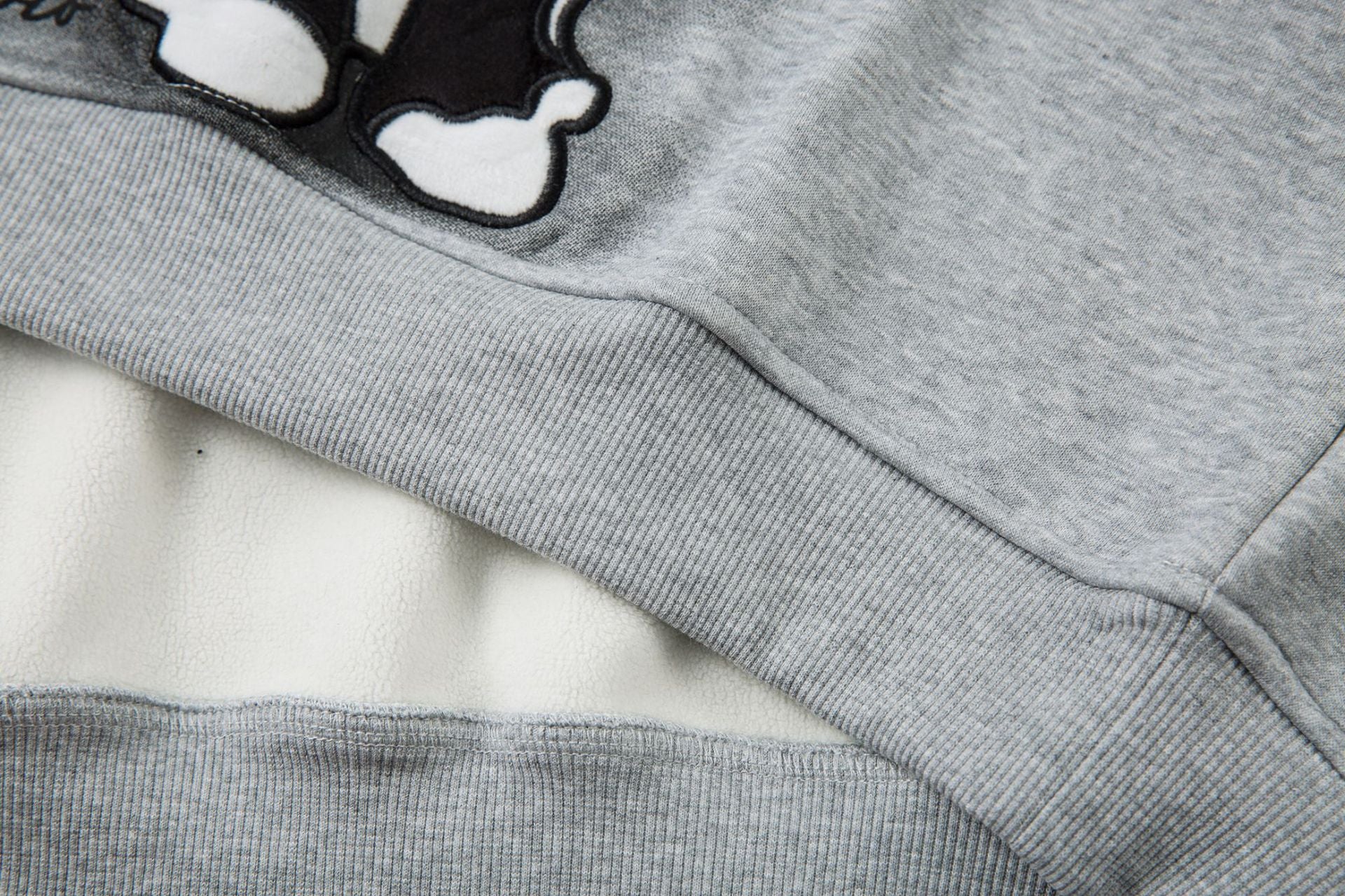 Sweat-shirt motif chat en smoking avec imprimé note de musique et manches raglan color block