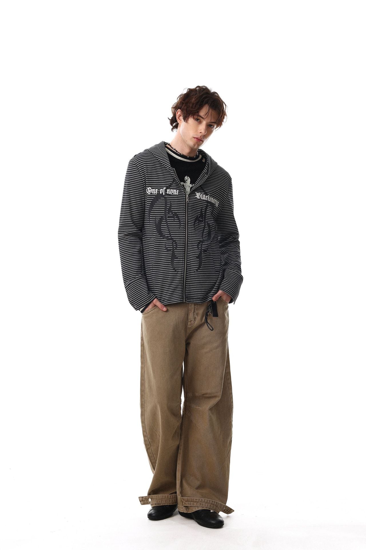 Sweat zippé à capuche rayé avec croix gothique et motif toile d'araignée