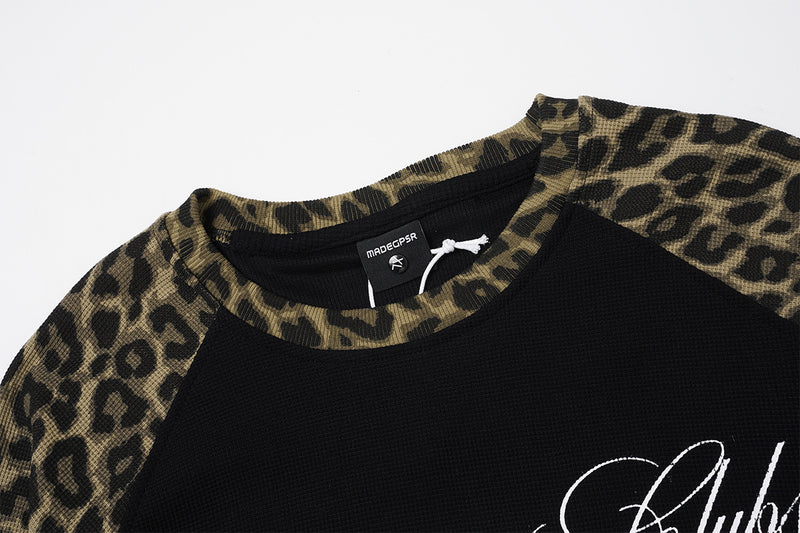 Langarm-Raglan-Shirt mit Leopardenärmeln und Gothic-Kreuz-Print