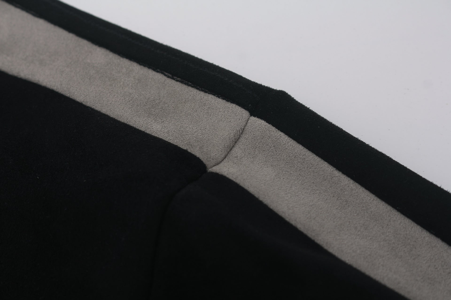 GLFS Colorblock-Langarmshirt mit wiederkehrendem Zyklusmotiv – Streetwear mit Kontrasteinsätzen