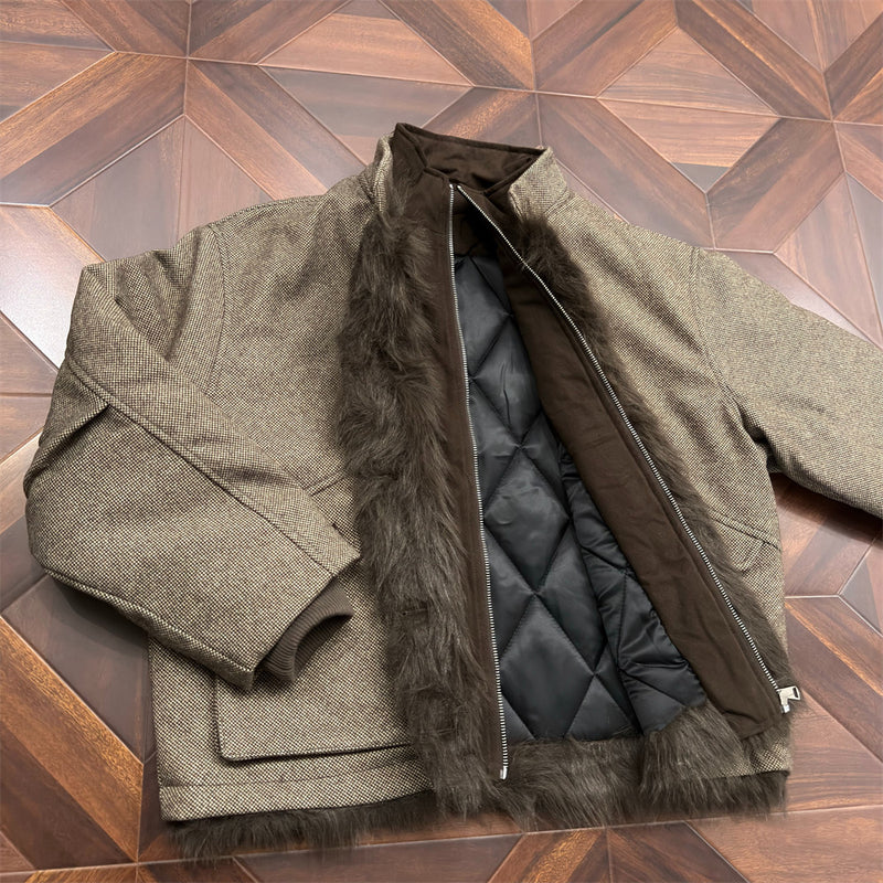 Retro-Tweedjacke mit Stehkragen, Kunstpelzbesatz und gestepptem Futter