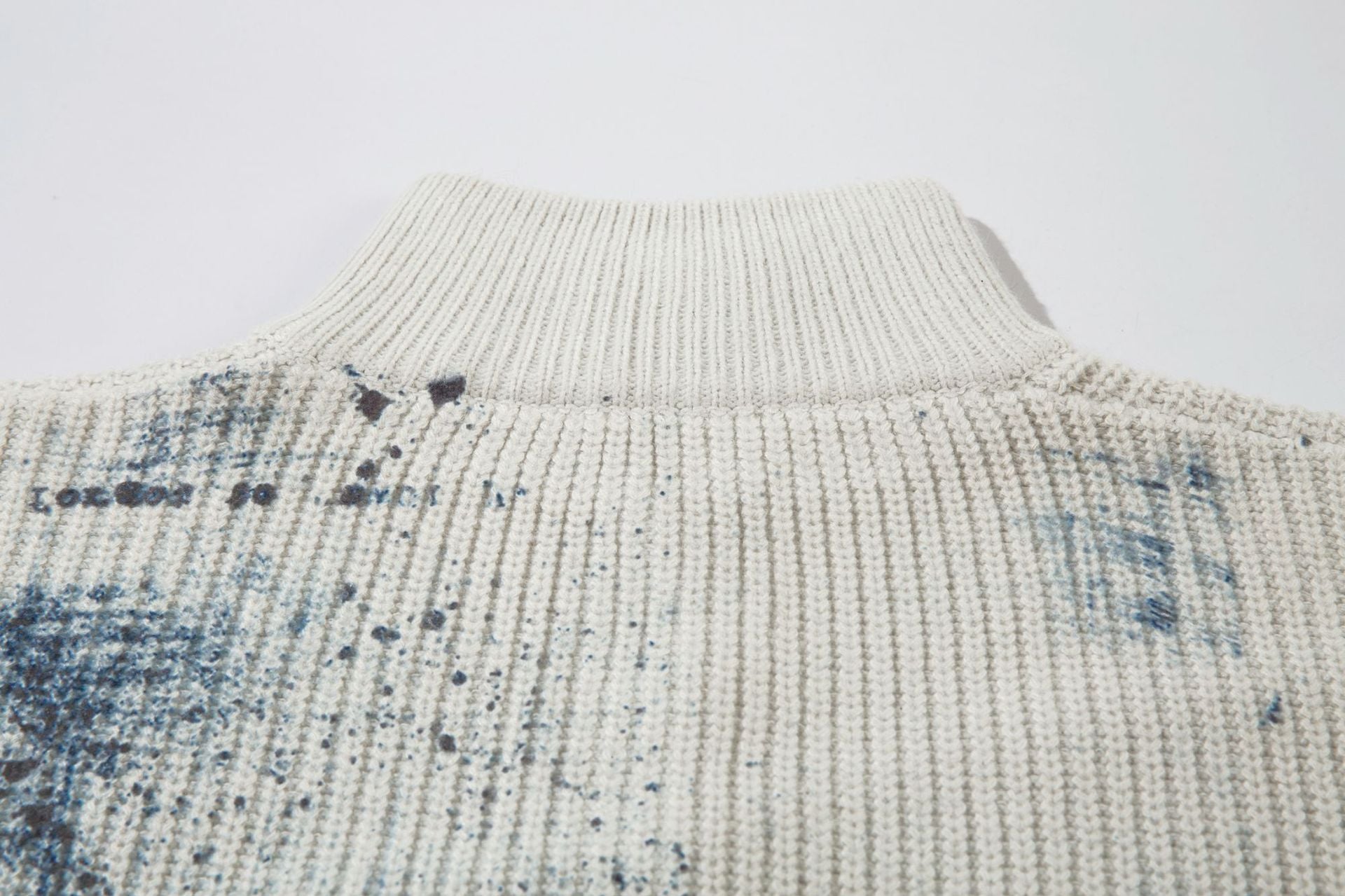 Veste pull zippée en maille imprimée ours graffiti – Col montant, éclaboussures d’encre, vintage