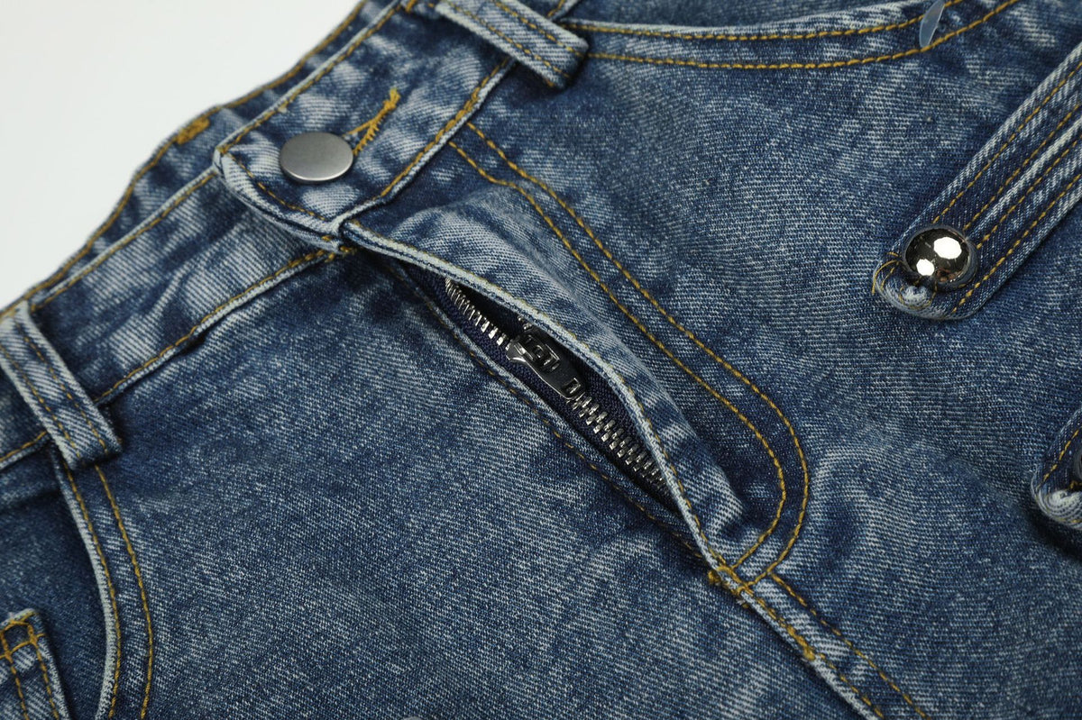 Wide-Leg Baggy Jeans – Light Blue Washed Denim with Metal Stud & Pintuck Detail