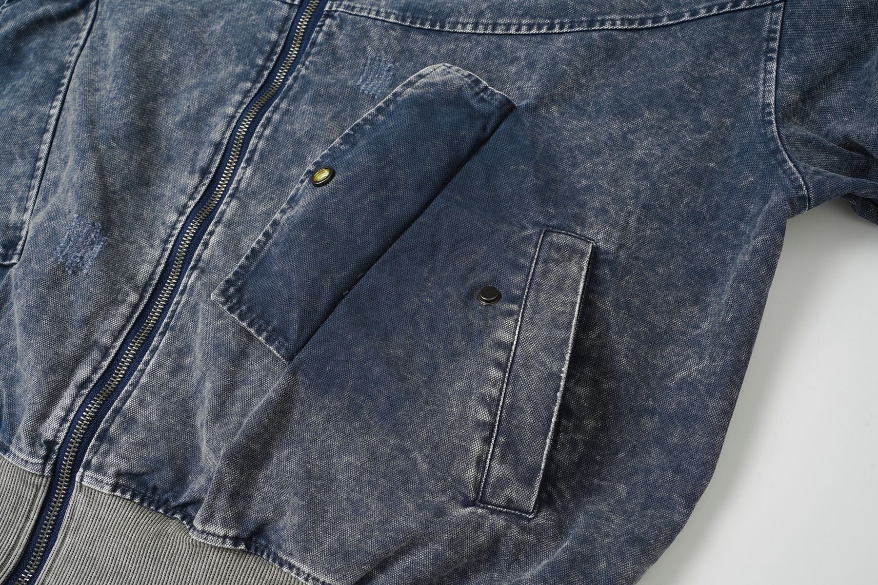 Chaqueta bomber con capucha y lavado ácido en dos tonos – Efecto falso conjunto oversize
