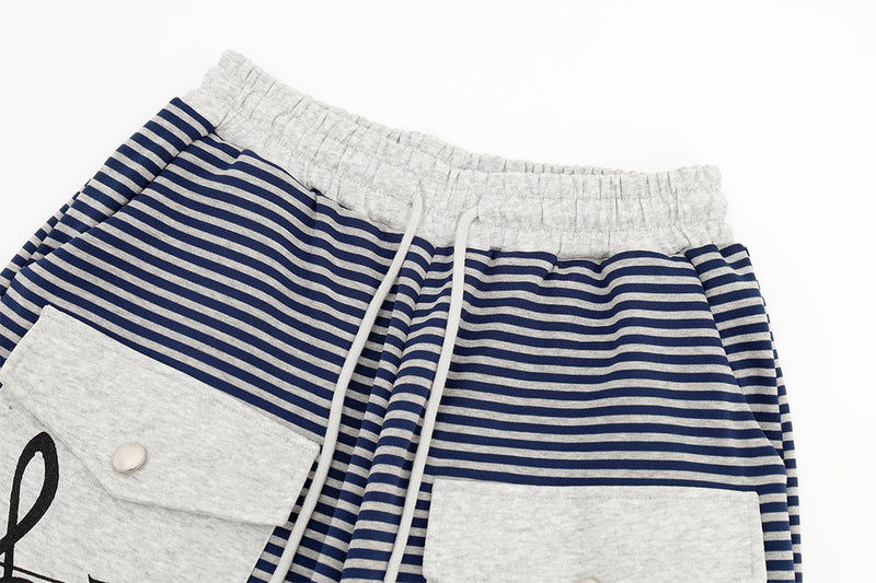 Pantalon de jogging wide leg rayé avec imprimé notes de musique et poches cargo