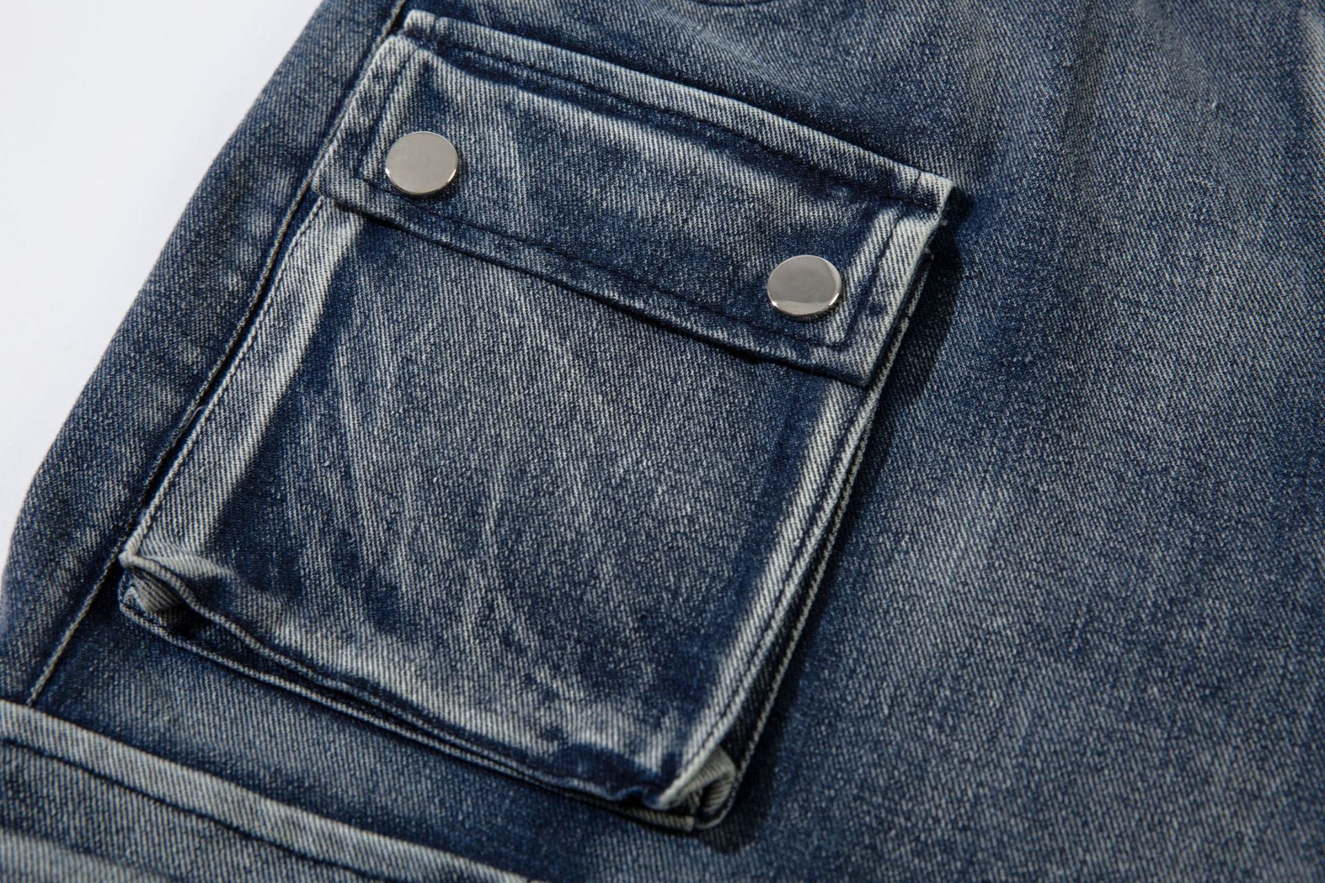 Wide-Leg Cargo Jeans with Barbed Wire Embroidery – Baggy Streetwear Denim