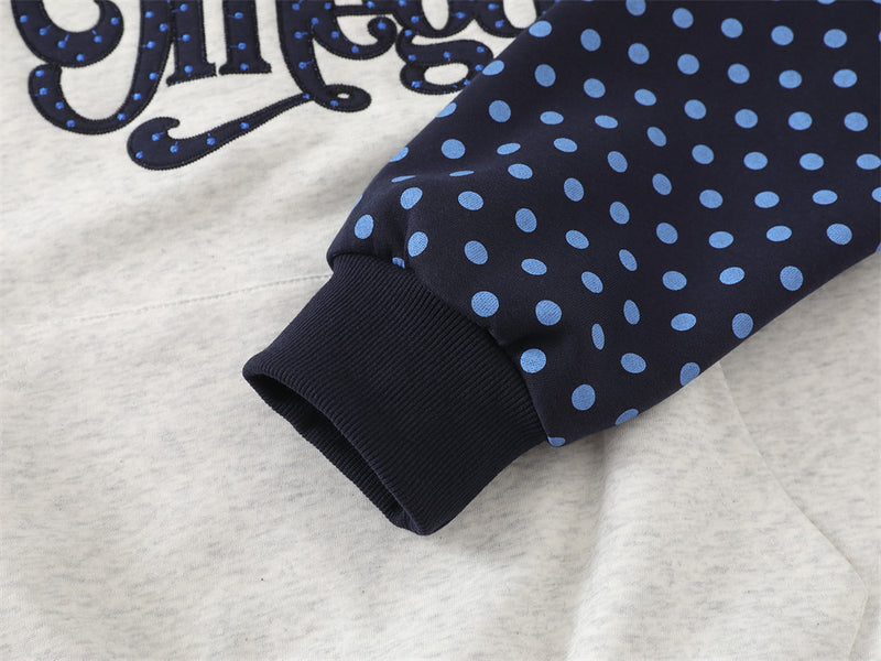 Sweat à capuche raglan colorblock à pois avec écusson brodé à lettrage