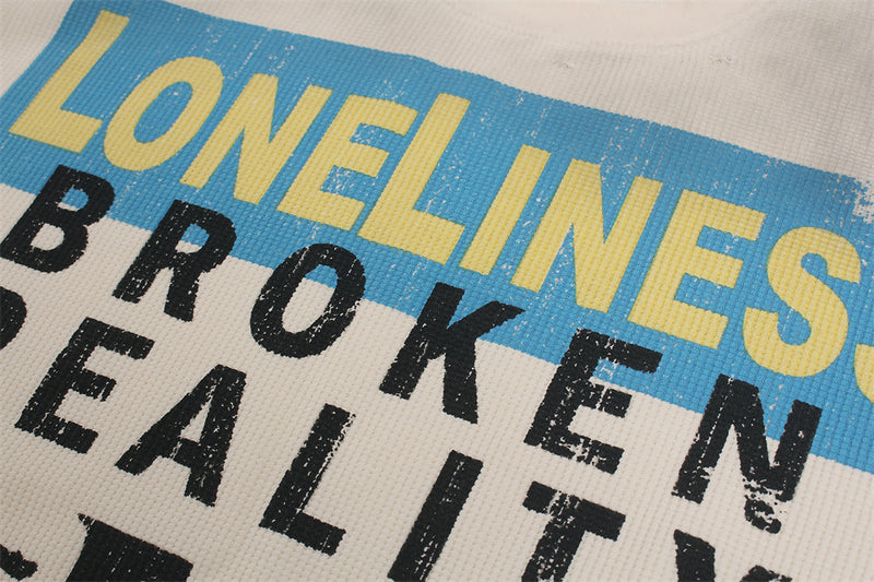 Herren-Langarmshirt aus Waffelstrick mit Grafik – „Loneliness Broken Reality“-Print