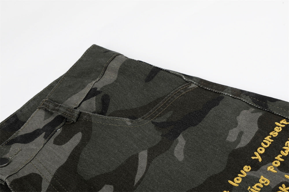 Men's Wide-Leg Camo Cargo Shorts with Bandana Detail & Multi-Pocket