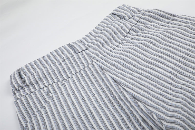 Pantalon à rayures et jambes larges – Taille haute déconstruite, bas incurvé