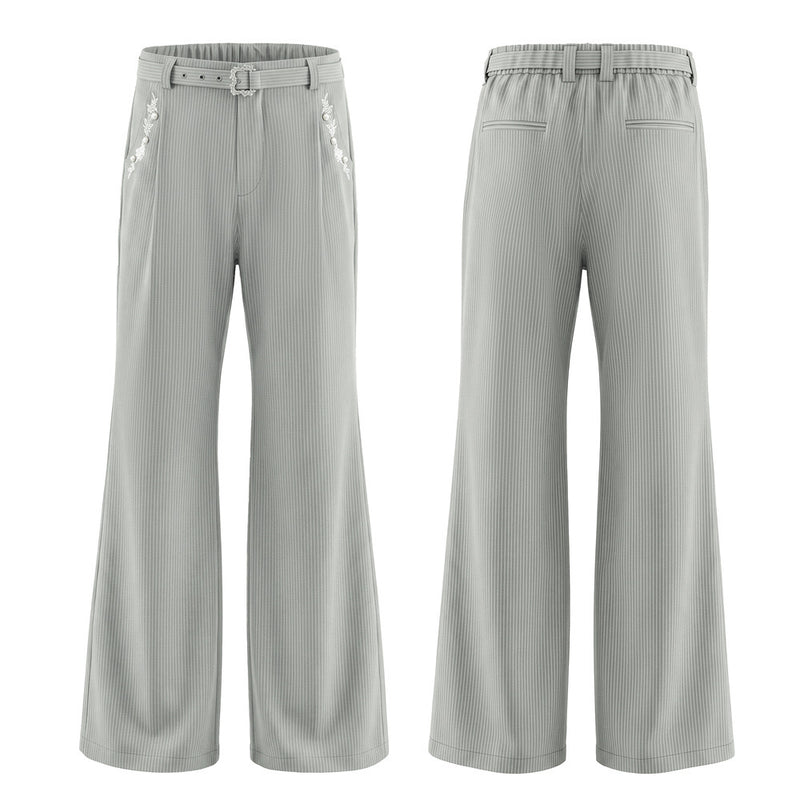 Pantalon homme gris à fines rayures et jambes larges, avec broderies florales, clous perlés et ceinture assortie — vue de face et de dos